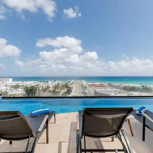 One Paralia Apartamento